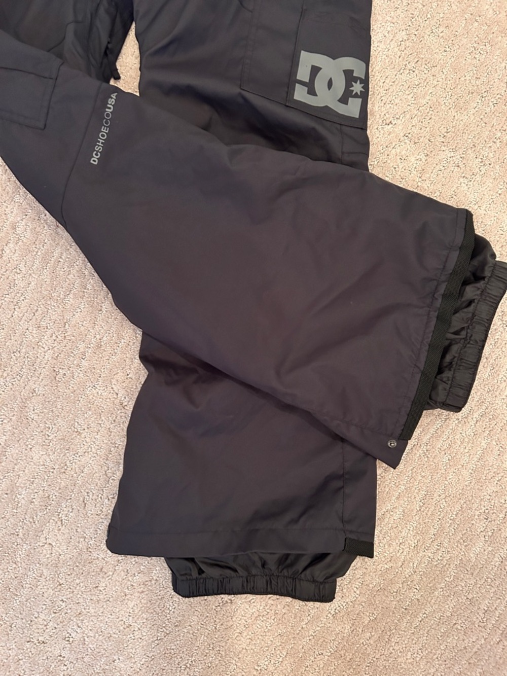 DC Ski/Snowboard Pants with lots of Pockets Med.